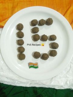 साजुक तुपातले बाजरी खजूर लाडू (bajri khajur ladoo recipe in marathi) रेसिपी चे मुख्य फोटो