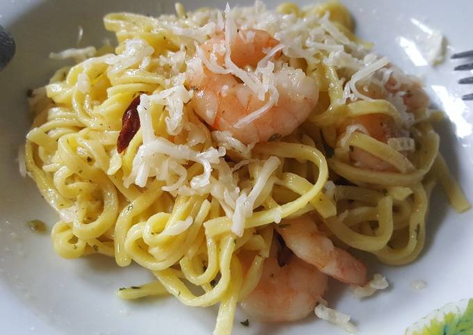 Espaguetis con colas de langostinos al ajillo Receta de milandebrera- Cookpad
