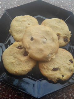 A picture of Raisin Cookies.