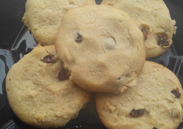 How to Prepare Homemade Raisin Cookies