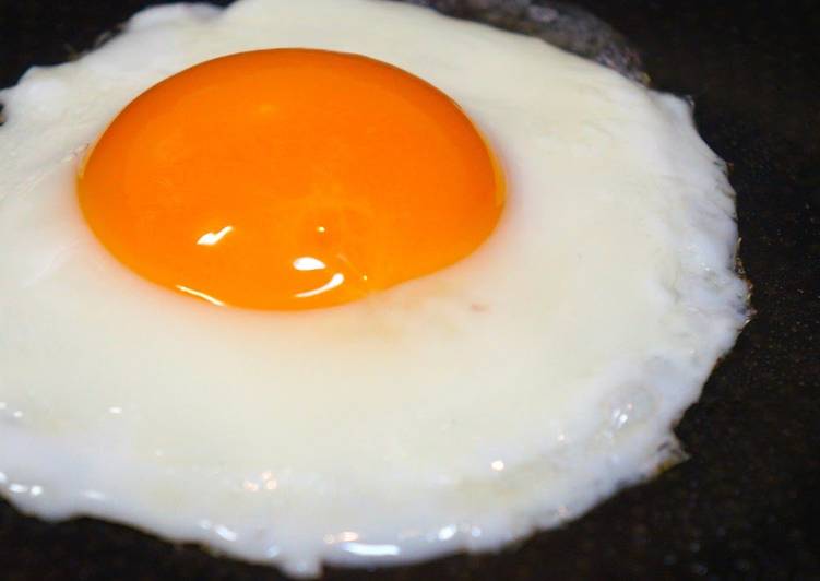 Recipe: Delicious Foolproof Shallow-Fried Fried Eggs