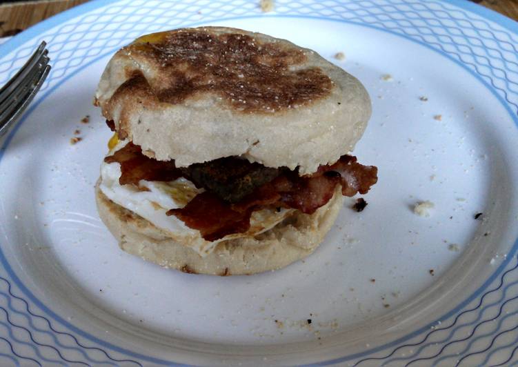 Step-by-Step Guide to Make Homemade Delicious Egg Sandwich w/Bacon