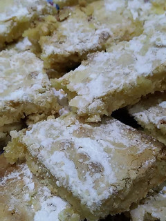A picture of Maja's lemon squares.