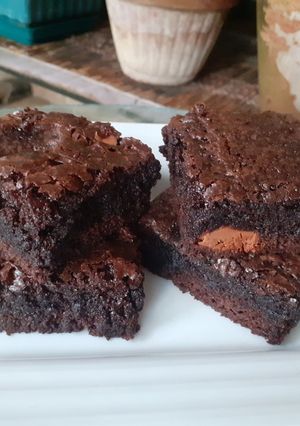 A picture of FUDGE BROWNIES 😍 (With baking tips).