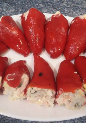 Una foto de Pimientos rellenos de ensalada de patata