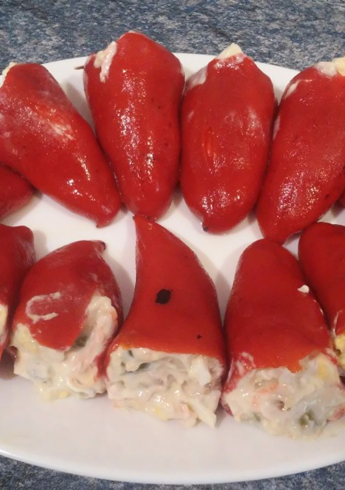 Una foto de Pimientos rellenos de ensalada de patata