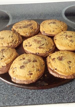 A picture of Simple Peanut Butter Chocolate Chip Cookie Sandwich.
