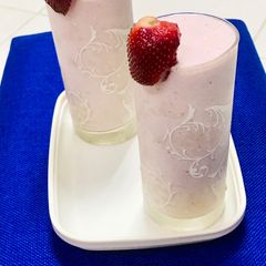 A picture of Drooling strawberries smoothie.