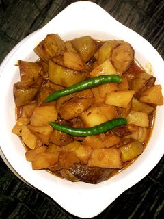 আলু পটোলের নিরামিষ ডালনা(Alu potoler niramish dalna recipe in Bengali) রেসিপির প্রধান ছবি