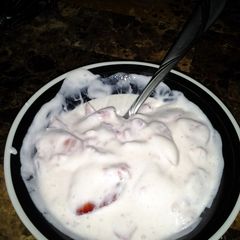A picture of Fresas con crema (strawberries and cream).