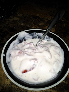 A picture of Fresas con crema (strawberries and cream).