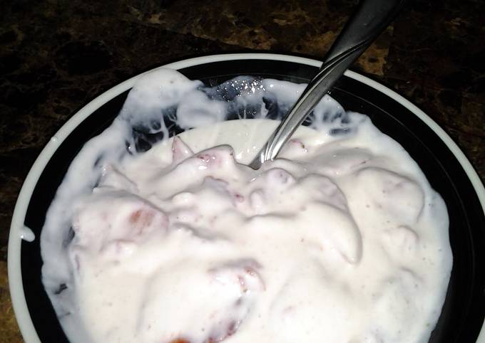 Fresas con crema (strawberries and cream)