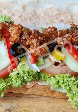 चिकन बुलगोगी सॅंडविच (सबवे स्टाईल) (chicken bulgogi sandwich recipe in marathi) रेसिपी चे मुख्य फोटो 