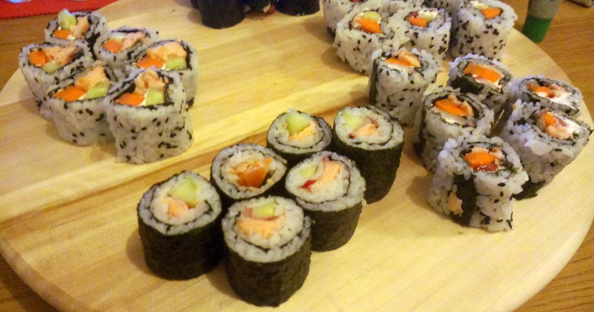 Maki Sushi & Californian Maki Recipe by ToffuPanda - Cookpad