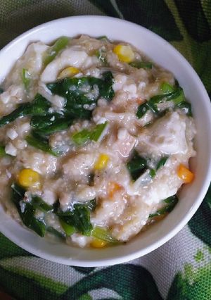 Hình của món Cháo yến mạch cải bó xôi.