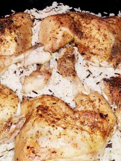 Φωτογραφία της συνταγής Κοτόπουλο μπούτι στη γάστρα με άγριο ρύζι