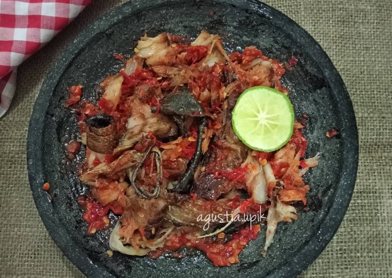 Sambal Iwak Pe / Sambal ikan Asap