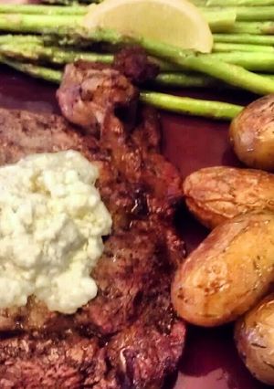 A picture of Bleu cheese grilled sirloin.