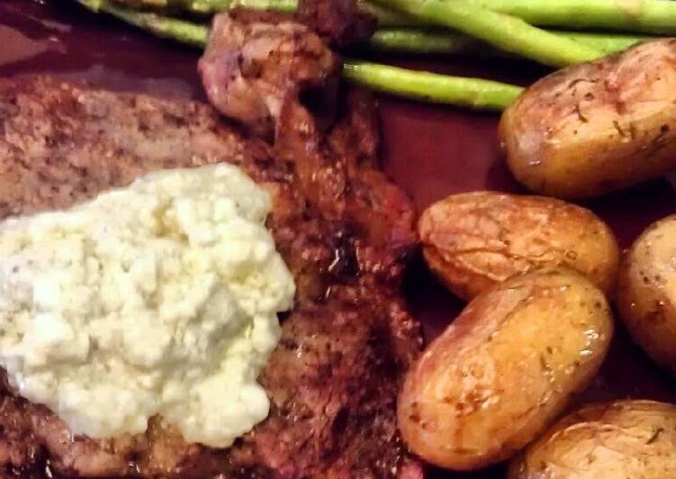 How to Prepare Homemade Bleu cheese grilled sirloin