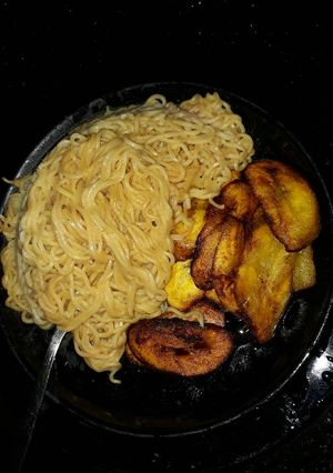 A picture of Indomie noodles and fried plantains.