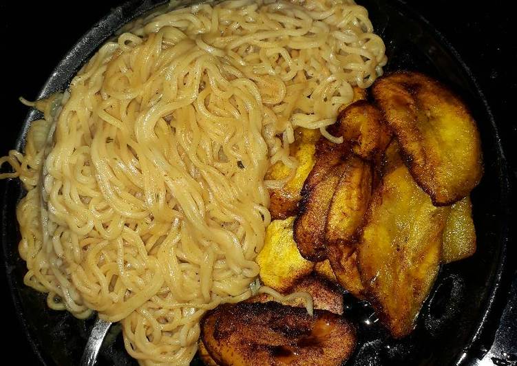 Indomie noodles and fried plantains