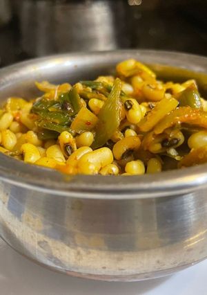 A picture of Spring onion and blackeyed bean vegetable.😋😍.