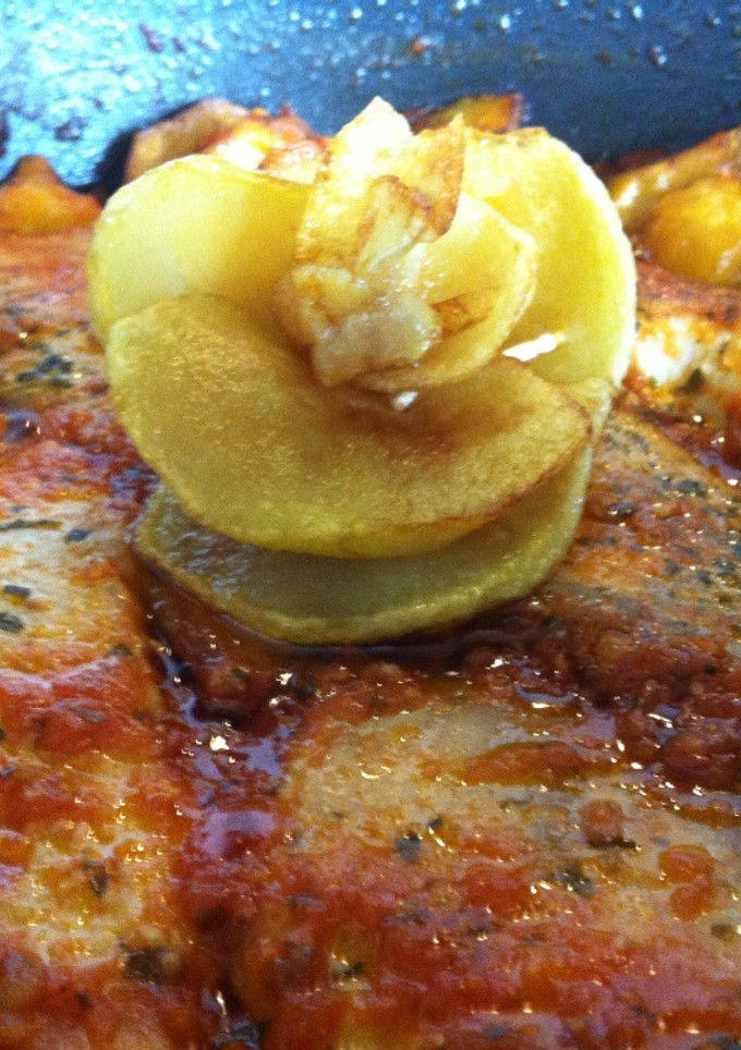 Una foto de Bonito en salsa
