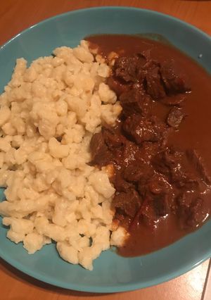 Vörösboros marhapörkölt recept fotója