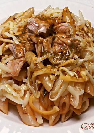 Una foto de Macarrones en salsa con atún al natural y cuatro quesos