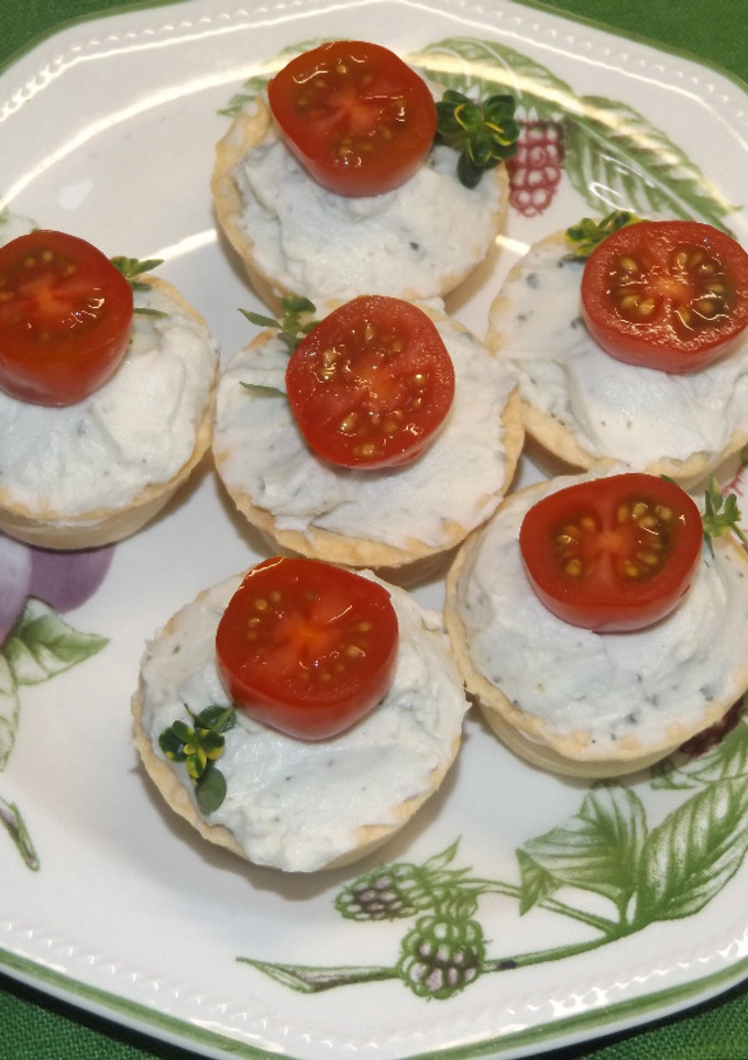 Una foto de Aperitivos con crema de queso azul y whisky