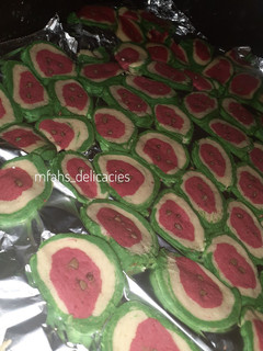 A picture of Water melon cookies🍉.