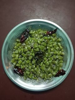பீன்ஸ் பொரியல் (Beans poriyal recipe in tamil) செய்முறை முக்கிய புகைப்படம்
