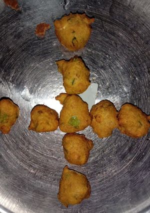 A picture of Besan ke pakode.