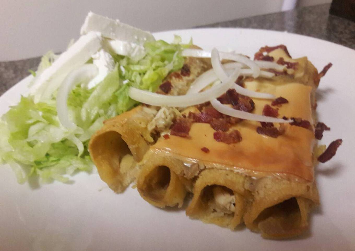 Enchiladas encacahuatadas 🌯🧀