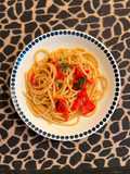 Forattini con salteado de tomates, ajos y albahaca 🌿