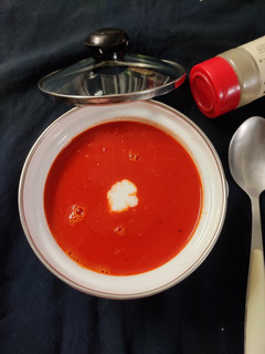 ટોમેટો ગાજર બીટ સૂપ (Tomato Carrot Beetroot Soup Recipe In Gujarati) રેસીપી મુખ્ય ફોટો
