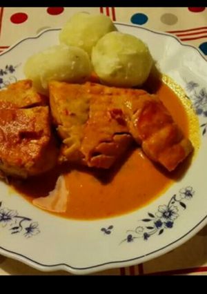 Una foto de Filetes de fogonero con mojo rojo y pimiento