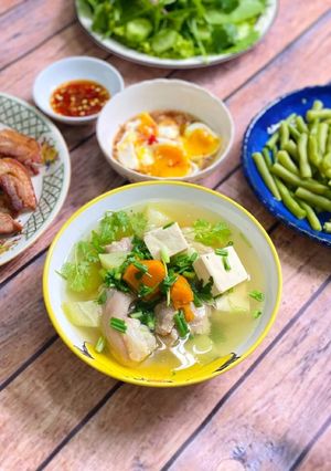 Hình của món Canh Giò Heo Nấu Thập Cẩm.