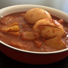 A picture of Potato Egg Curry.