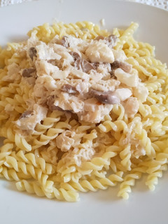 Una foto de Pasta a la crema con champiñones y bacalao