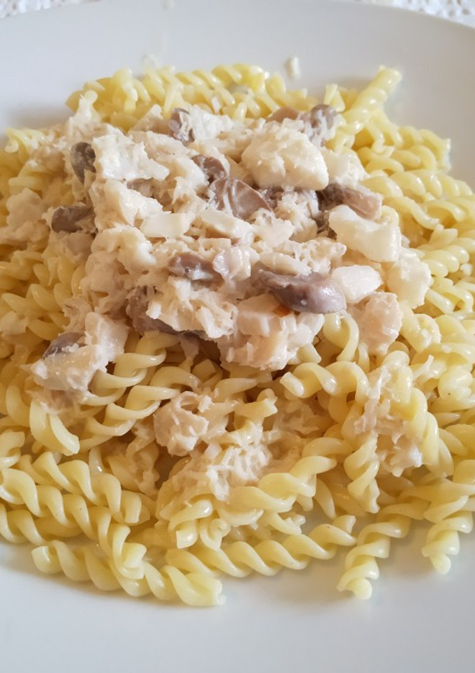 Una foto de Pasta a la crema con champiñones y bacalao
