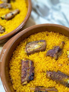Una foto de Arroz al horno con costilla ibérica al tomillo