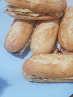 Una foto de Montaditos variados