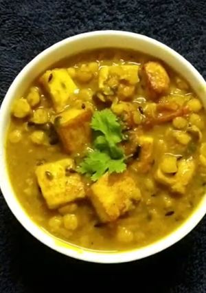 A picture of Dal paneer recipe.