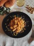 Gnocchi di batata e farina di ceci con crema di zucca nocciole e pane croccante
