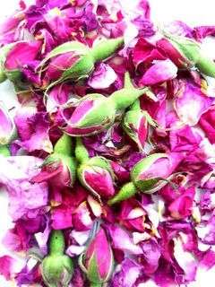عکسی از دستور خشک کردن گل محمدی