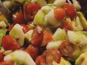 Una foto de ensalada de palta