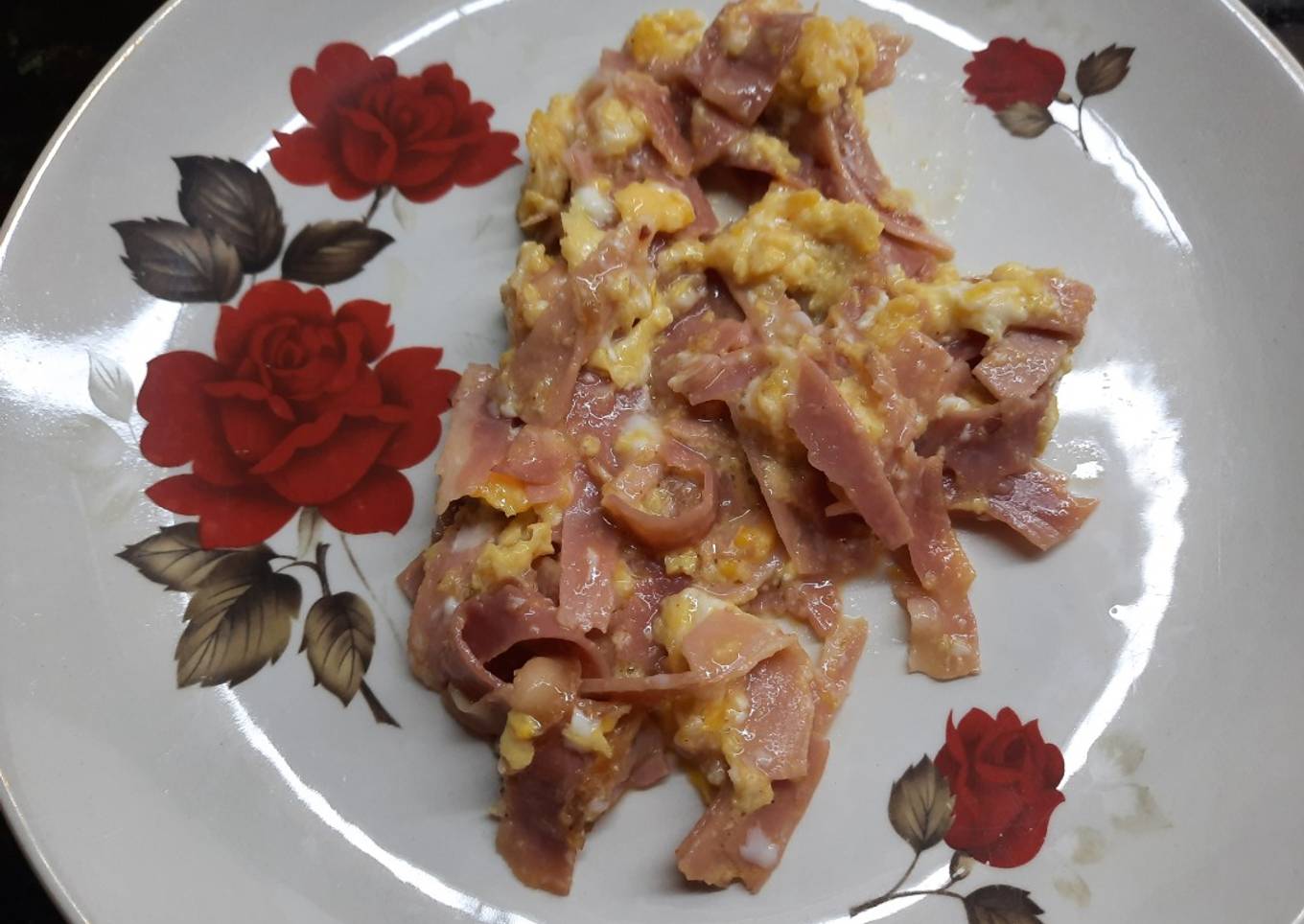 Revuelto esponjoso de huevo y panceta