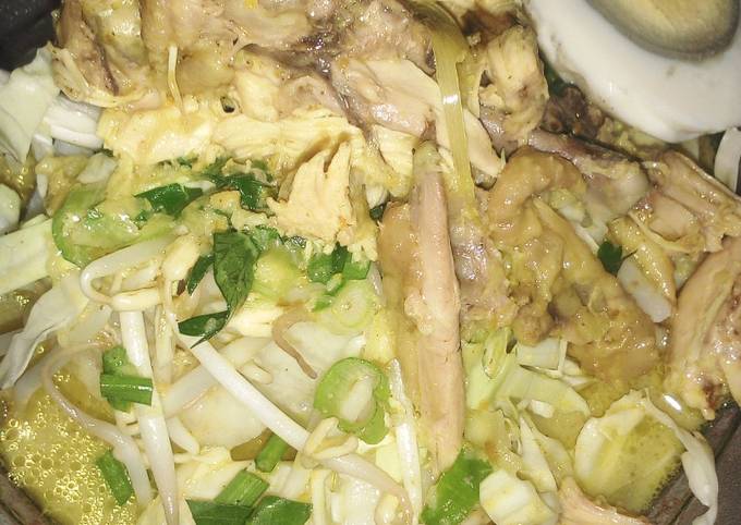 Ketupat with soto ayam santan