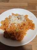 Radiatori de queso con chorizo y puerros